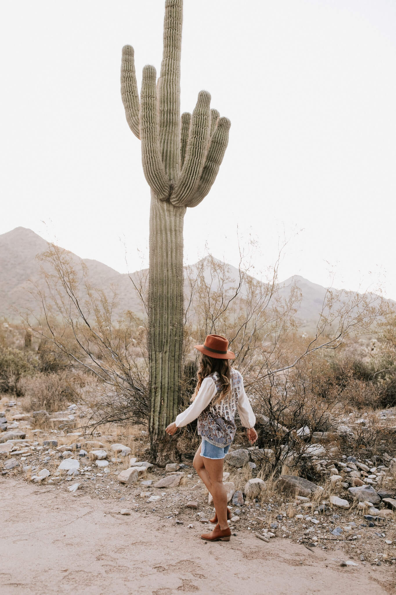 What to wear in the desert, What to wear to palm springs, What to wear to Arizona, What to wear to Scottsdale, Best desert style, Desert outfits, Desert chic fashion, Best color to wear in the desert, Boho clothing, Desert clothes, Desert chic dress, Bohemian style, How to dress bohemian, Boho chic, Boho peasant top, Bohemian peasant top, Boho look, @luckybrand, Lucky Brand, boho inspiration